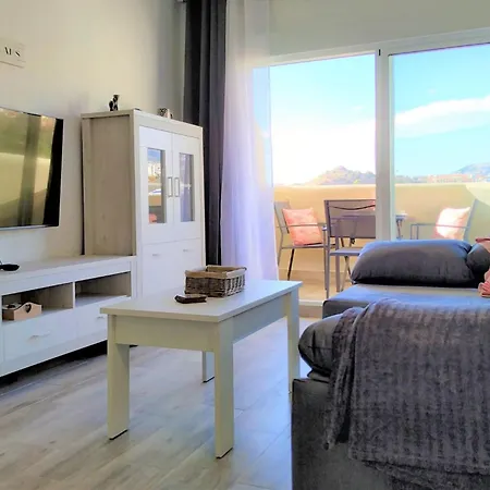 Daire Deluxe In Benalbeach With Views